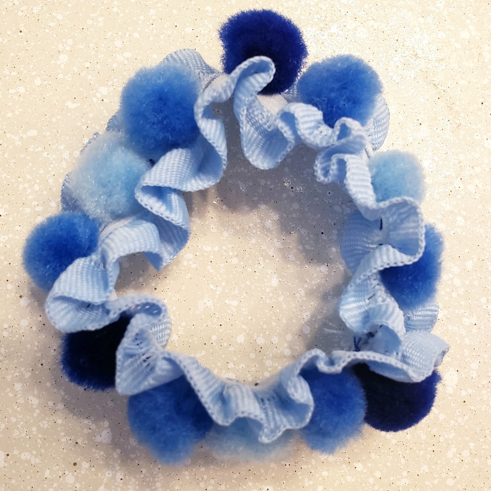 Blue lace & pom pom elastic bracelet